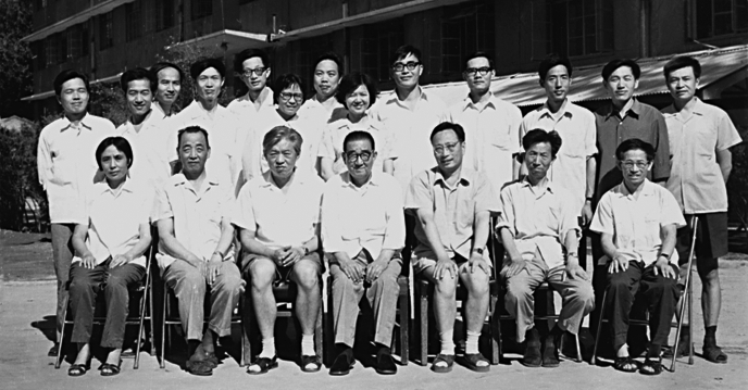 1981年与贝时璋所长、邹承鲁副所长等合影