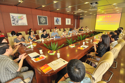 “在党旗下成长”——生物物理研究所2011年度第二次中心组学习暨庆祝建党九十周年座谈会隆重召开