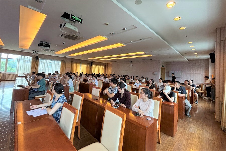 生物大分子重点实验室党支部联合开展树立和践行正确政绩观学习教育专题党课